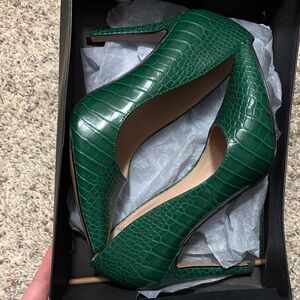 Michael Shannon Emerald Green Croc-Embossed Stiletto Pumps